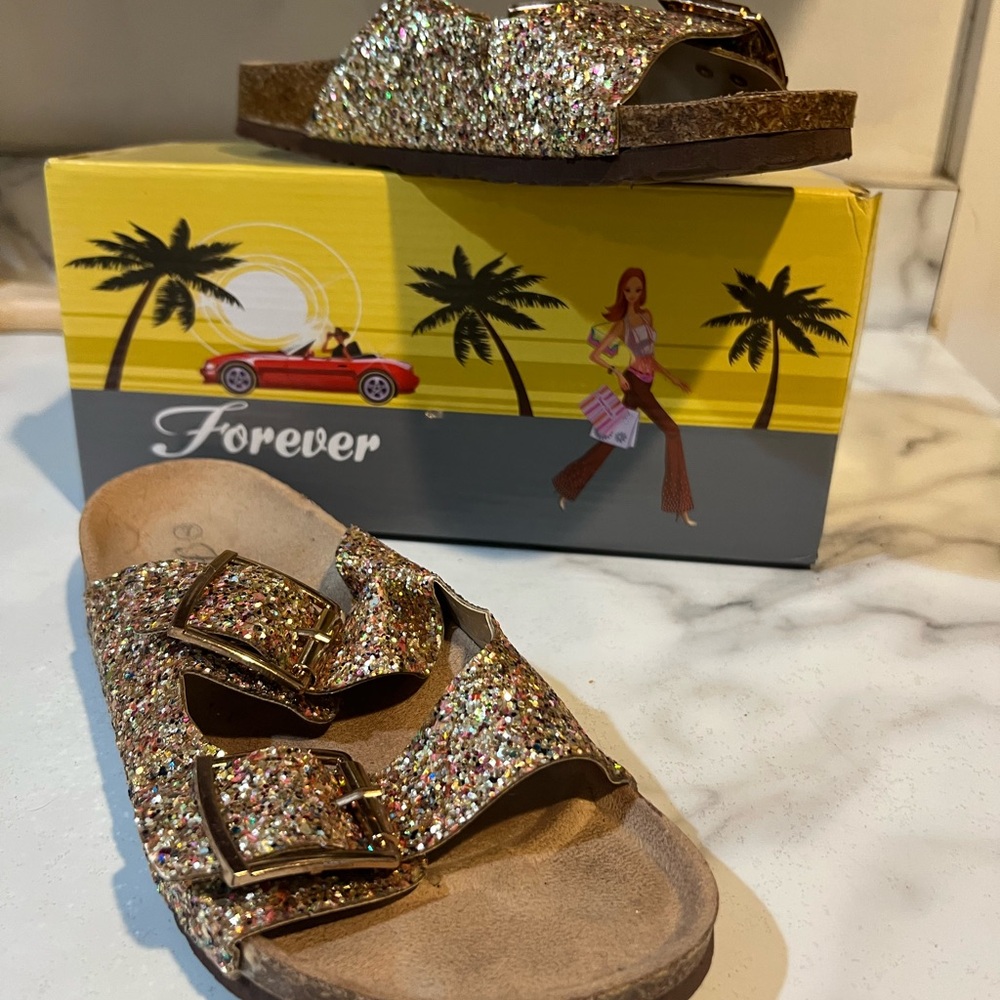 Adorable gold sandals with sparkle ! So cute !